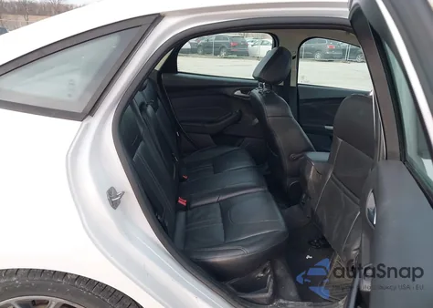 2014 Ford Focus Se z USA, uszkodzony, nr VIN 1FADP3F2XEL316072